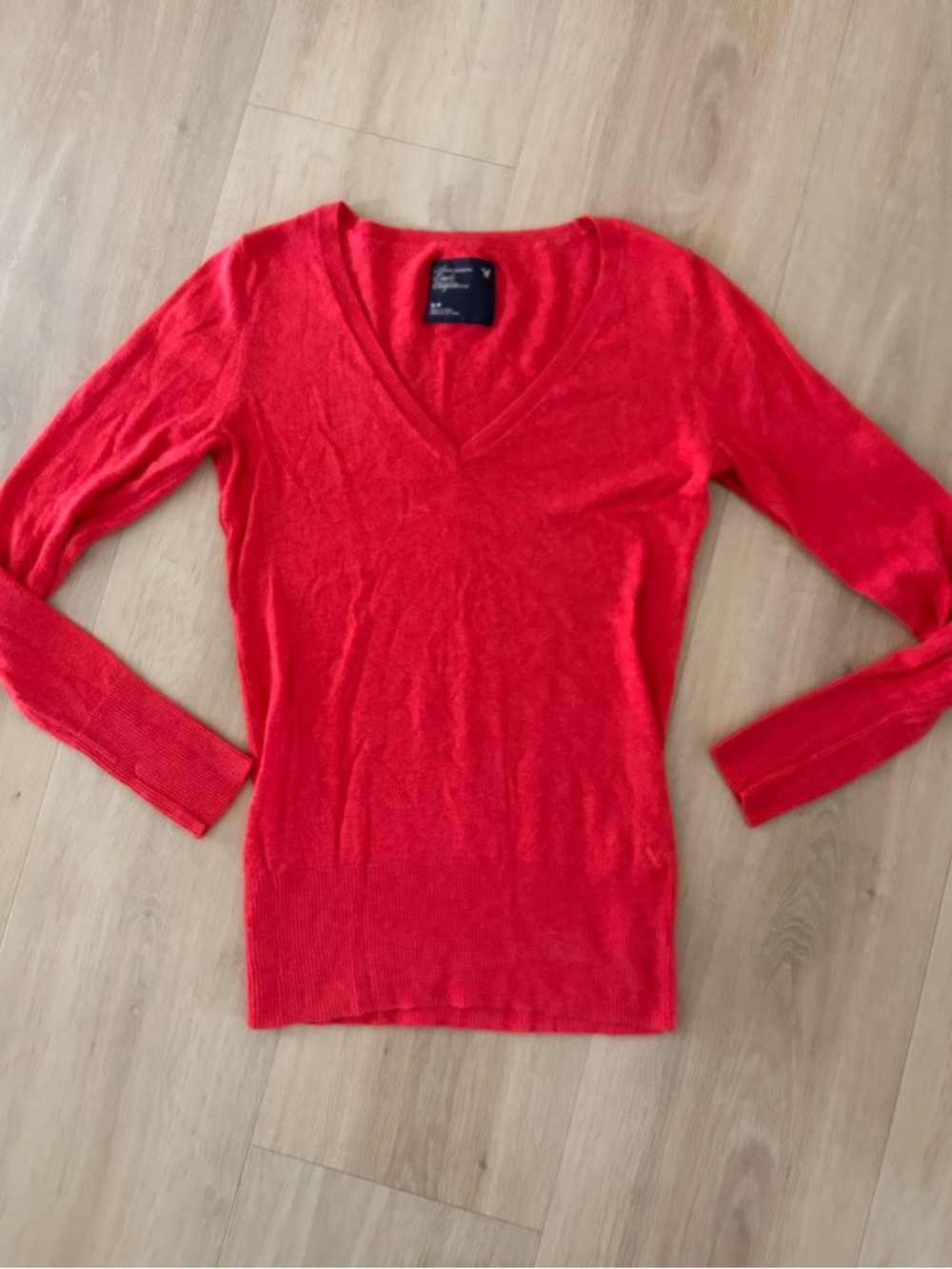Vintage Y2K fitted American eagle Women's V-Neck Lightweight pink Sweater